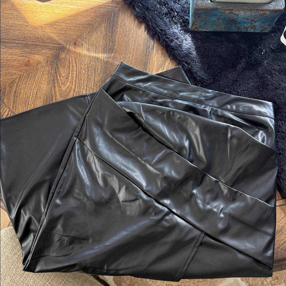 Commense Ruched Slit PU Leather MIDI Skirt NWT Size M - Picture 9 of 10